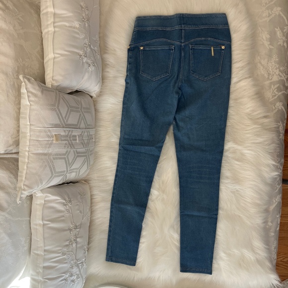 Nygard Luxe Denim Light Wash Jegging Jeans - Picture 5 of 12